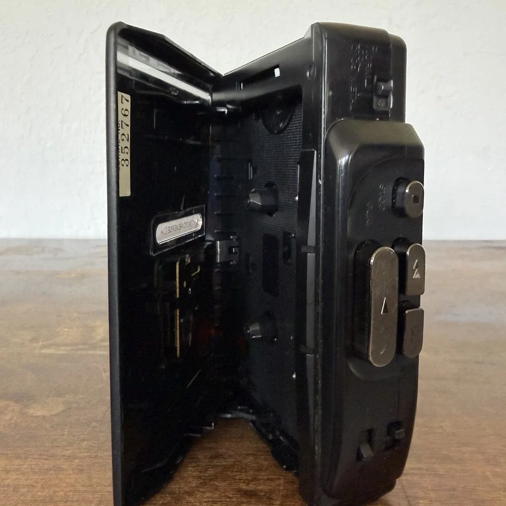 Vintage Sony Walkman WM-F2065 AM/FM Player - TURNS ON Radio Works Untested Tape
